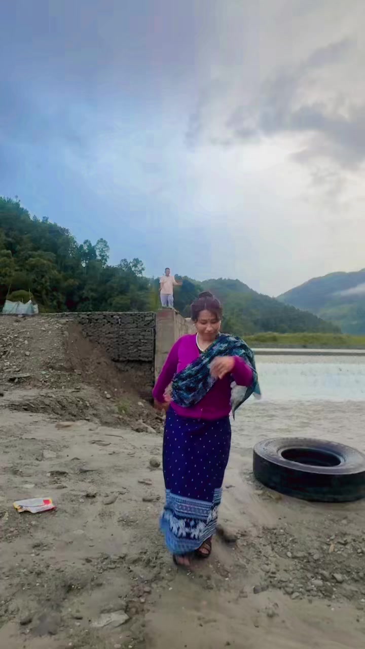 @बिना गुरुङ