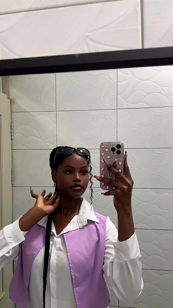 @queen_b_00