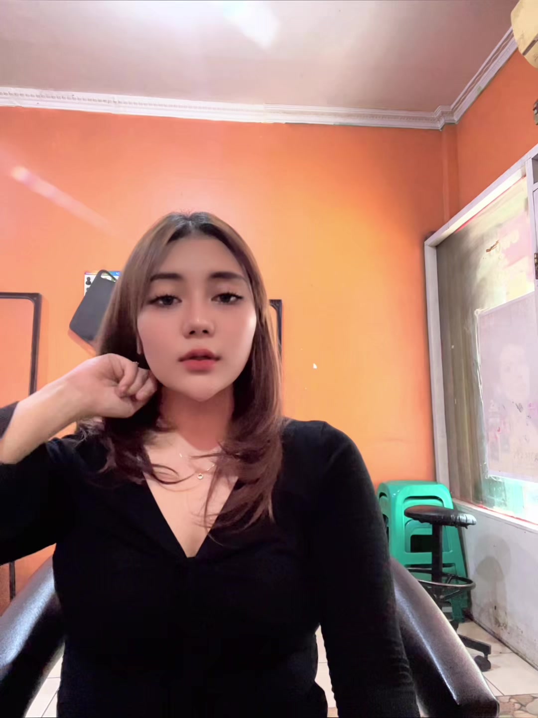 @Bella