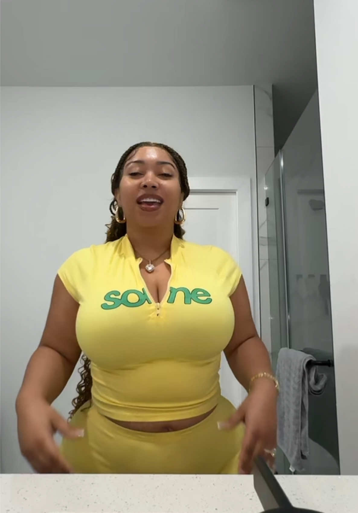 @YourAuntieMoe