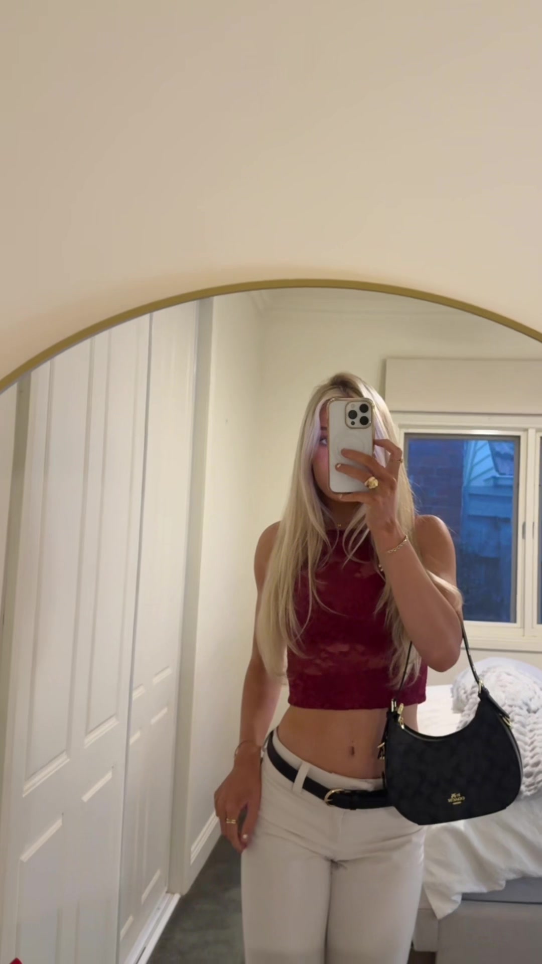 @mikaylahantony