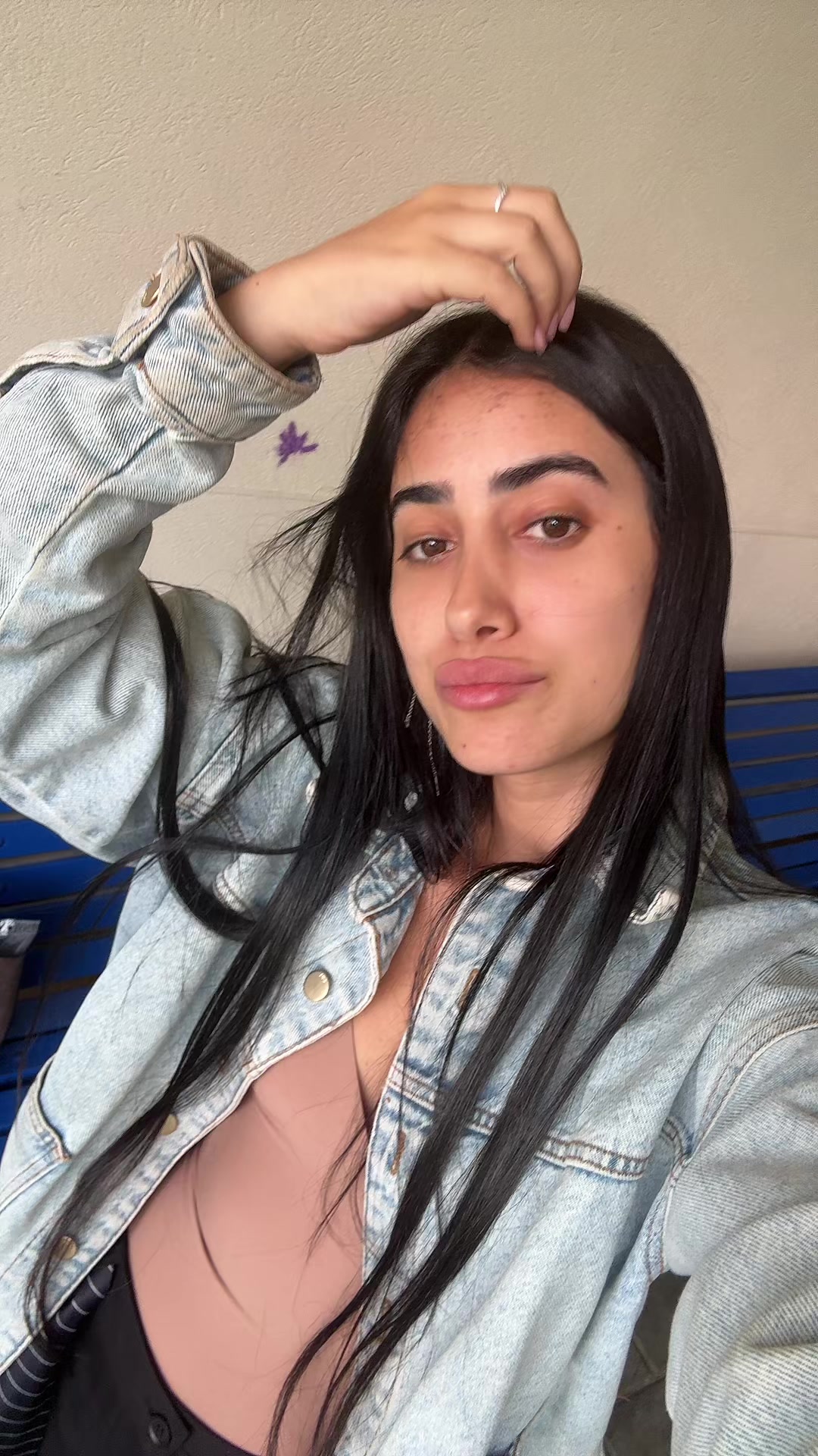 @R;)