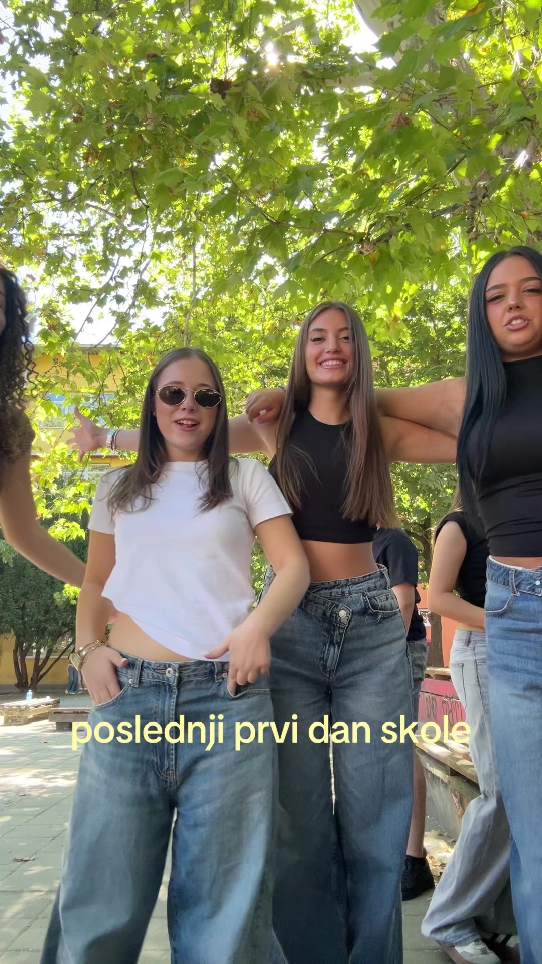 @👤