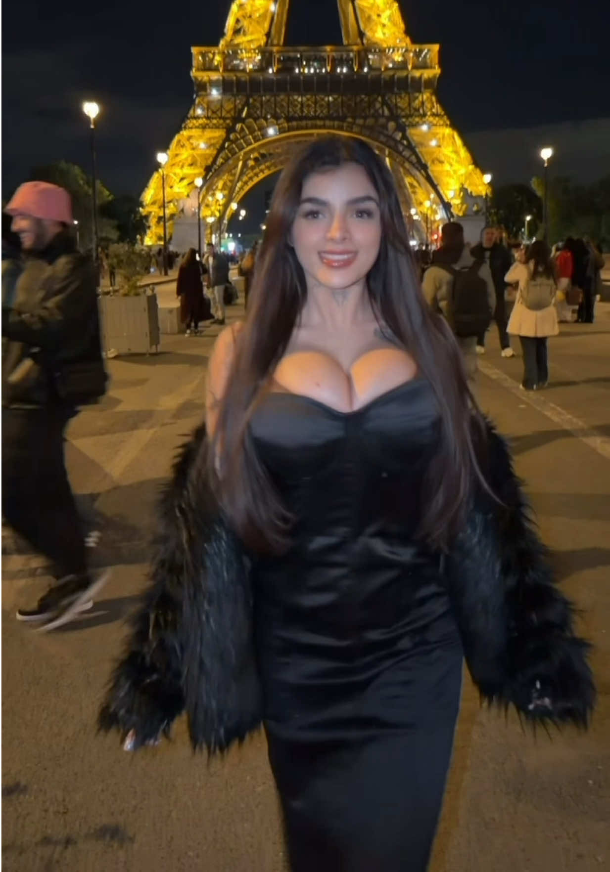 @Karelyruizoficial01