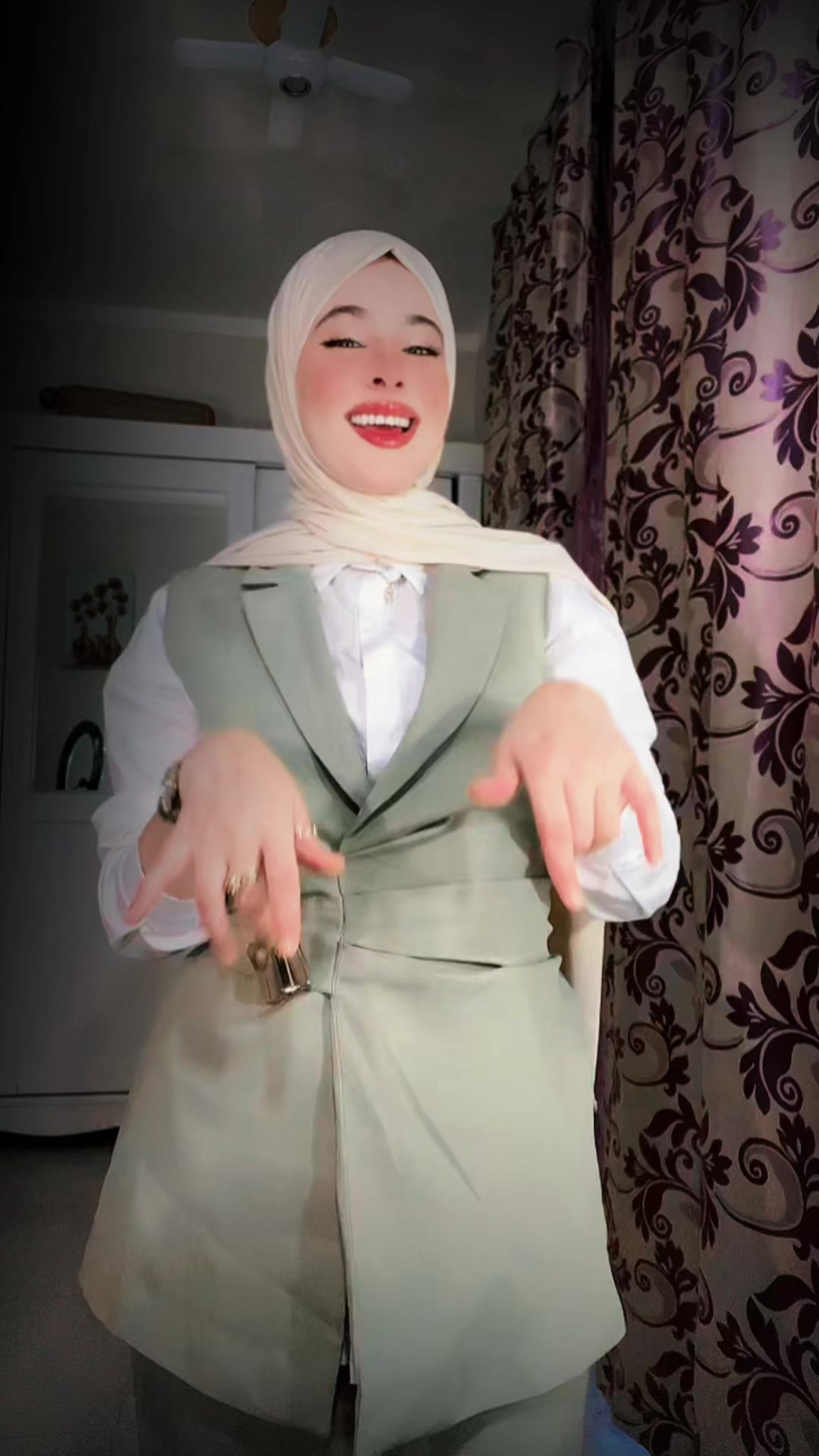 @بثينة شيبان Bouthaina Chibane