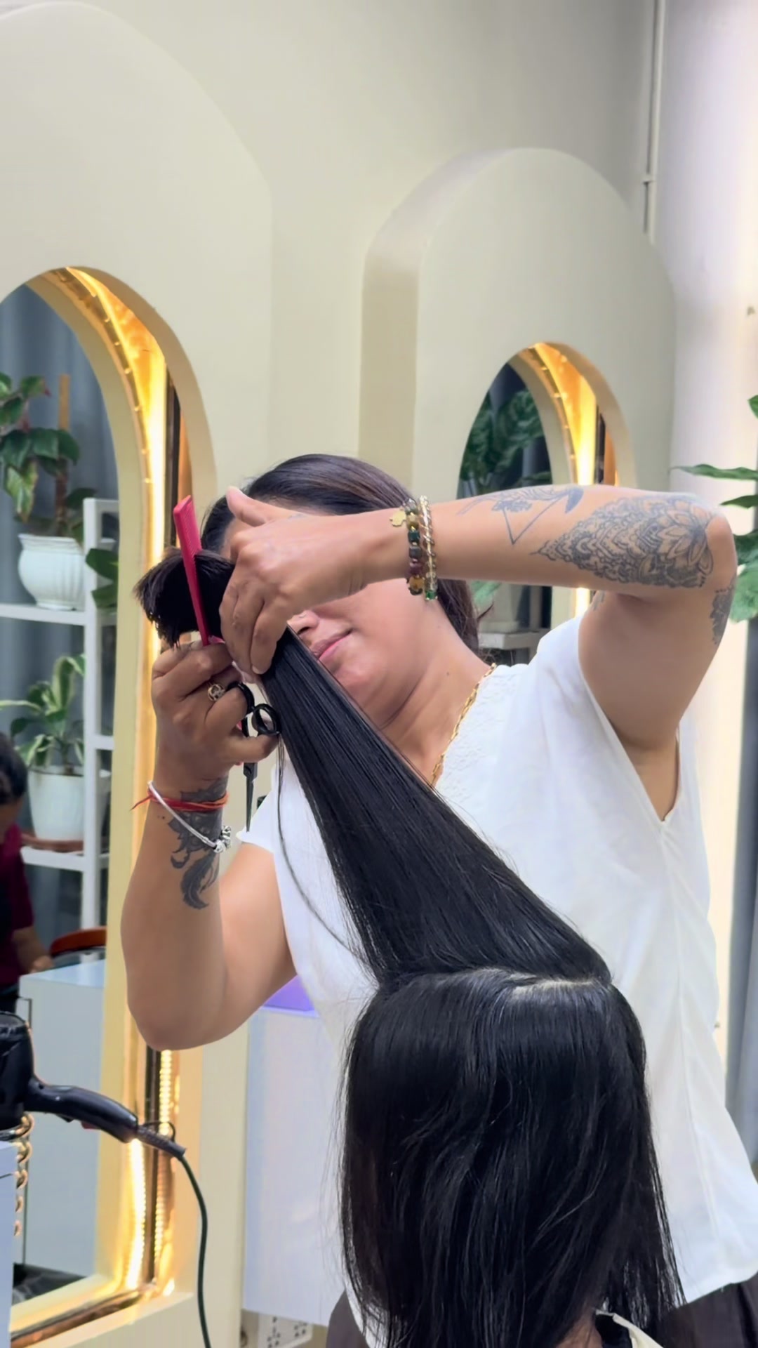 @Looks unisex salon