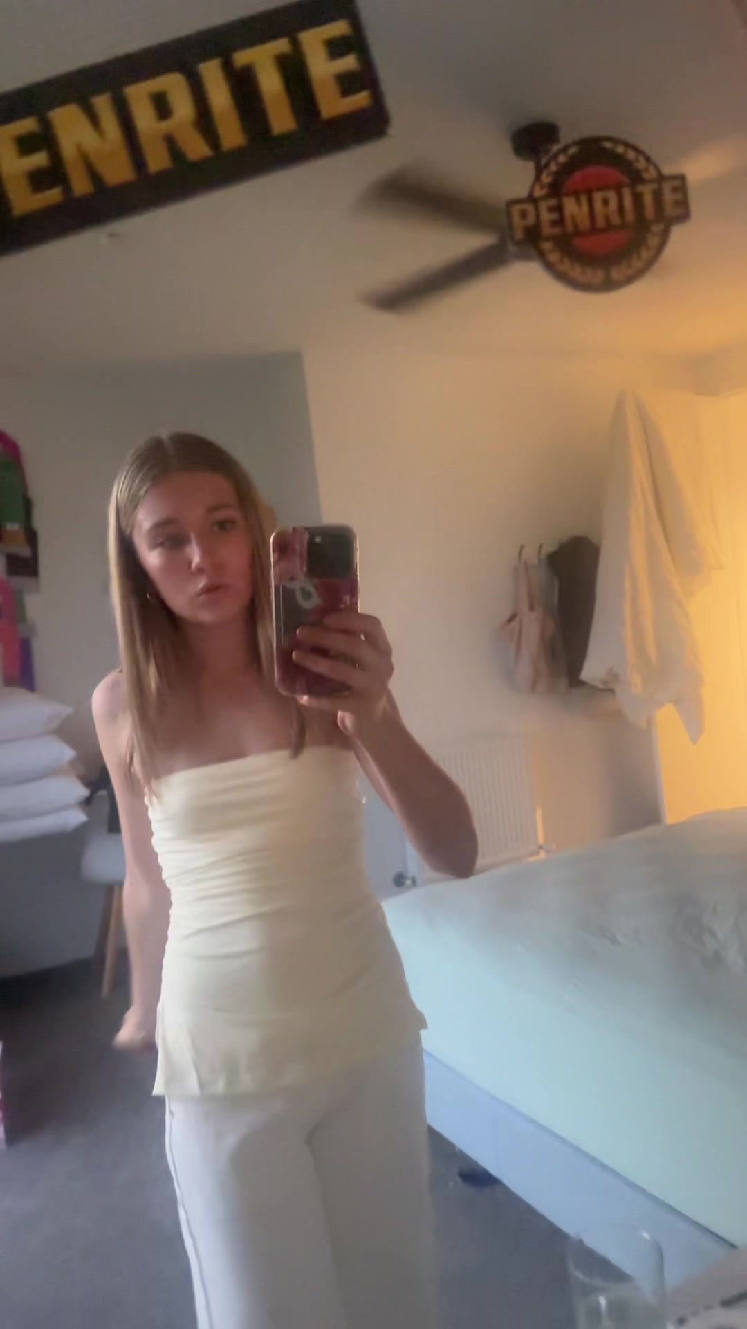 @Hayley_main