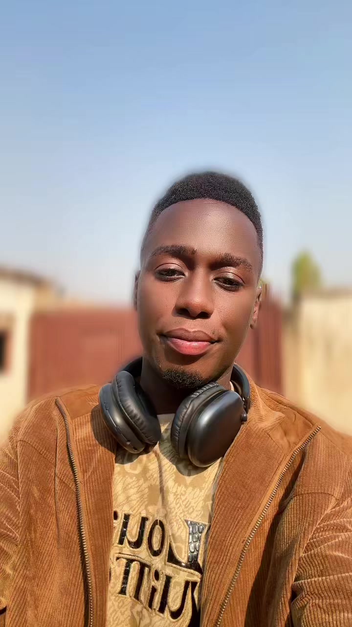 @🎧