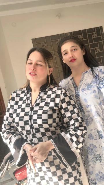 @Sania Khan Actress