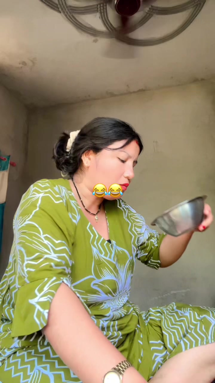 @घरकी एक्ली बुहारी लाहुरेनि👮