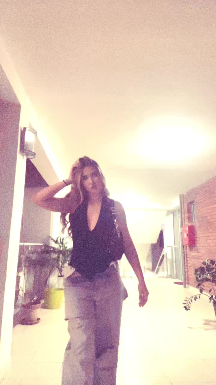 @S R