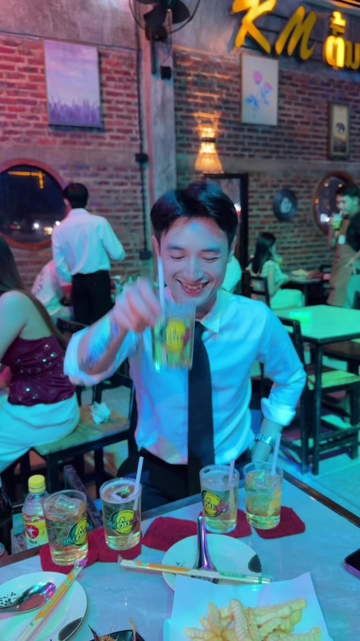 @ປໍ ຮ້ານKMຕົ້ນເຜິ້ງ🇱🇦