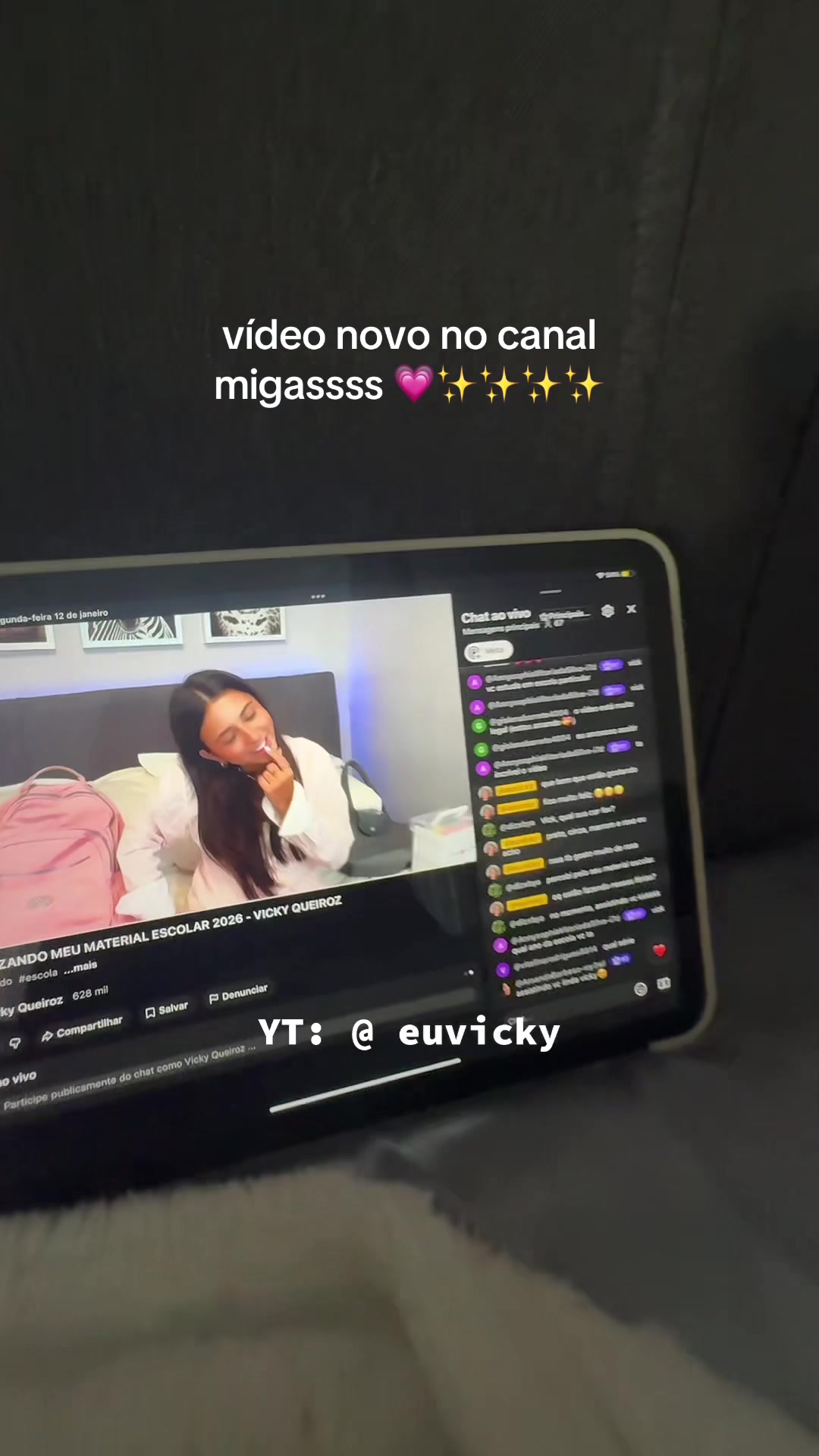 @+ VICKY QUEIROZ