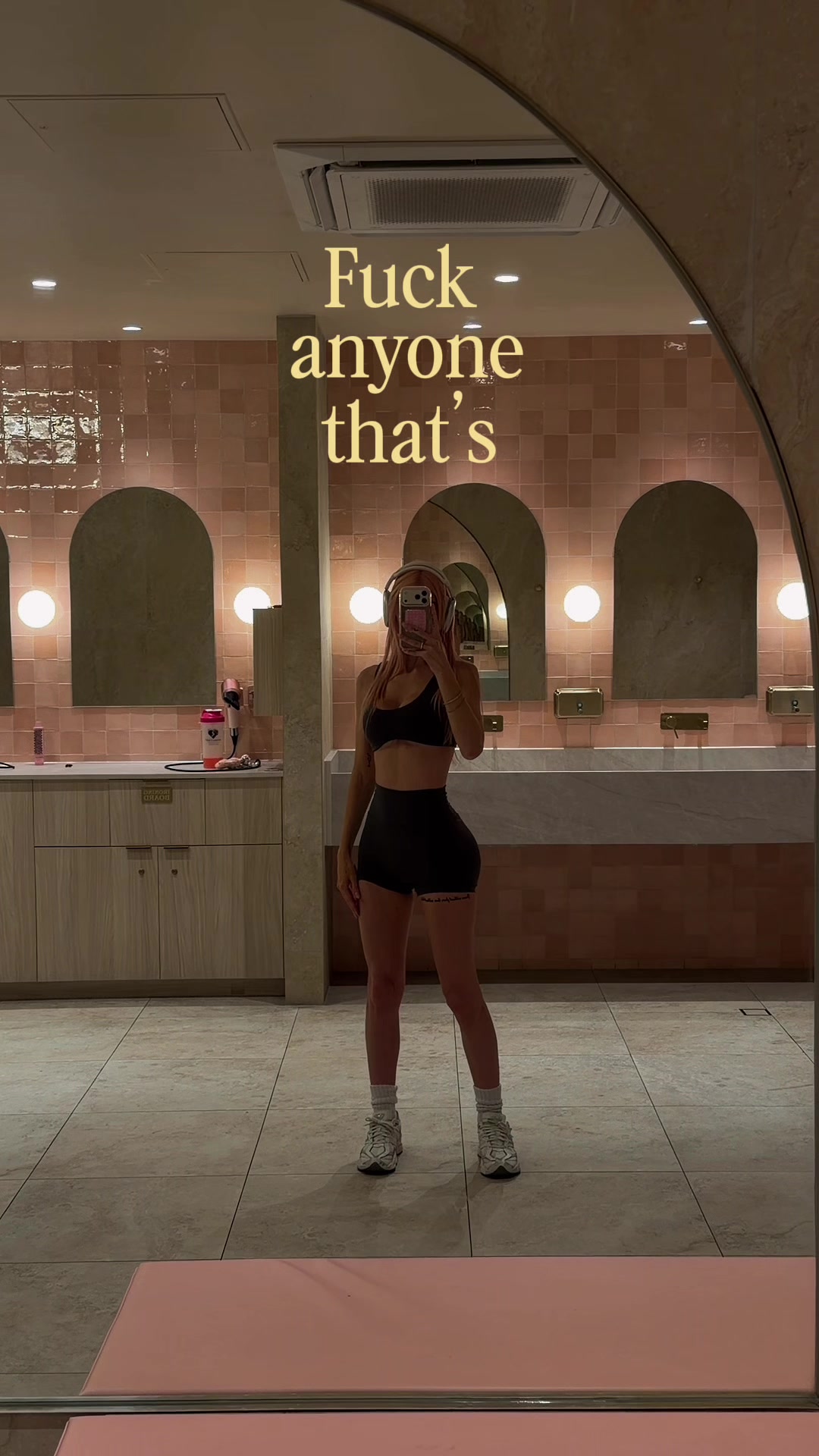 @carlyellen