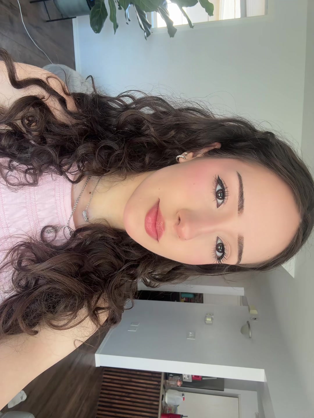 @vlada.