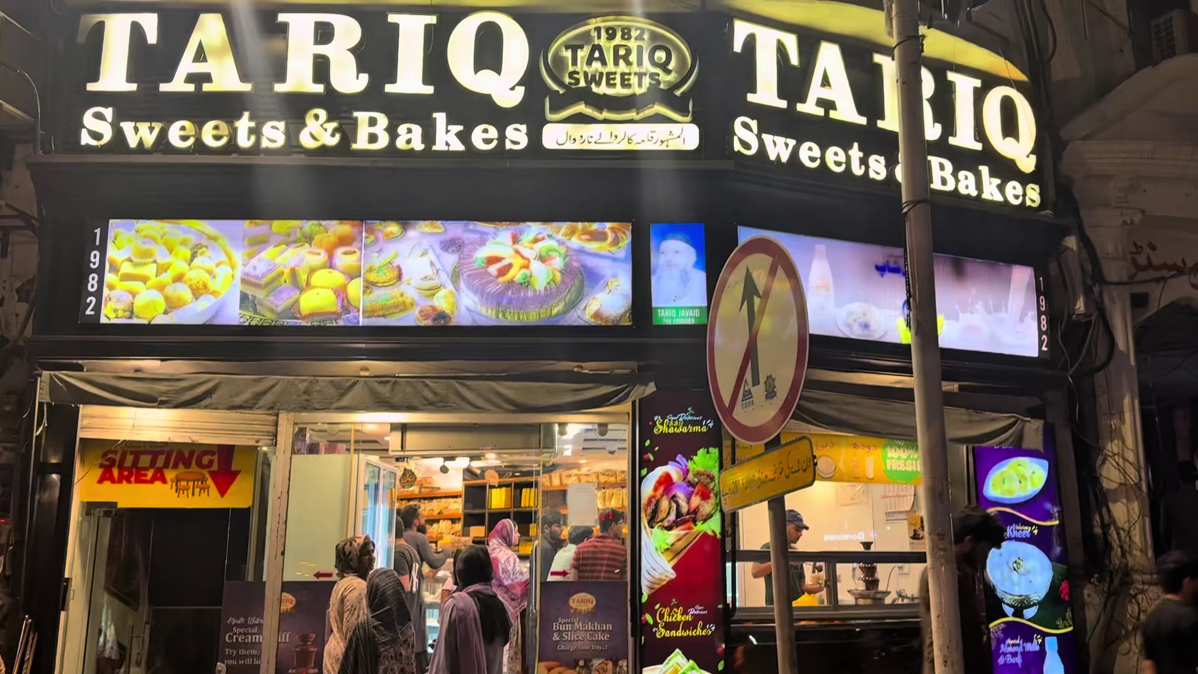 @Tariq Sweets & Bakes