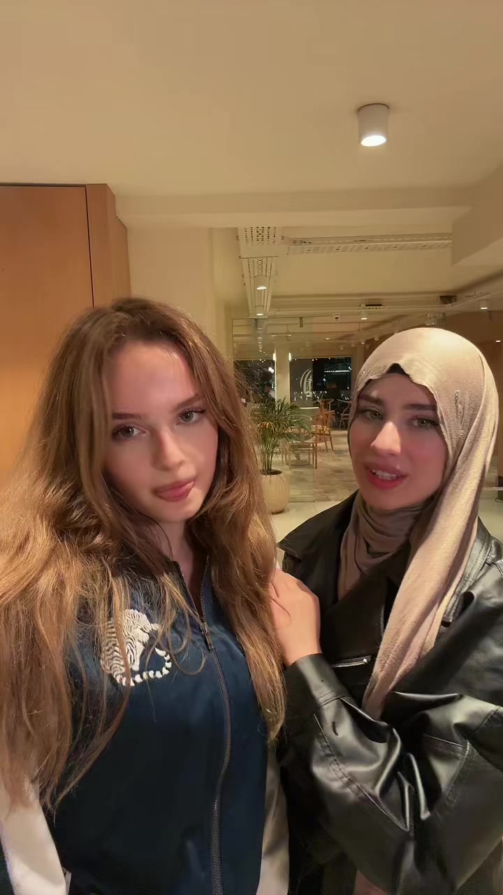 @Elaa