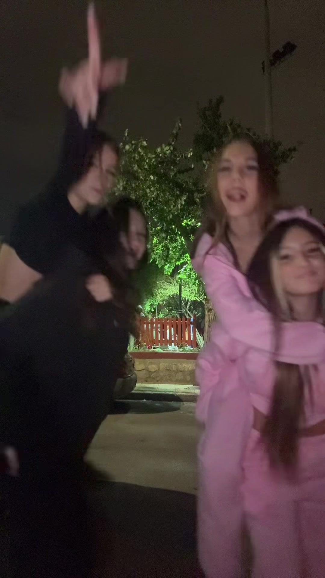 @Bella