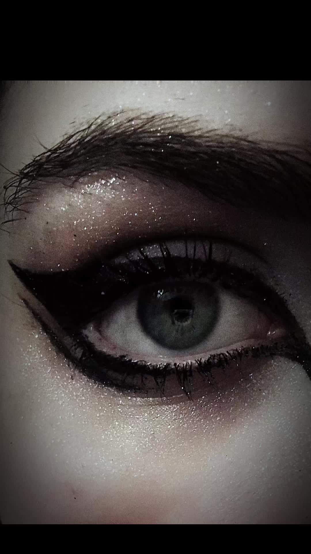 @Makeup_Show_Horror_Tell