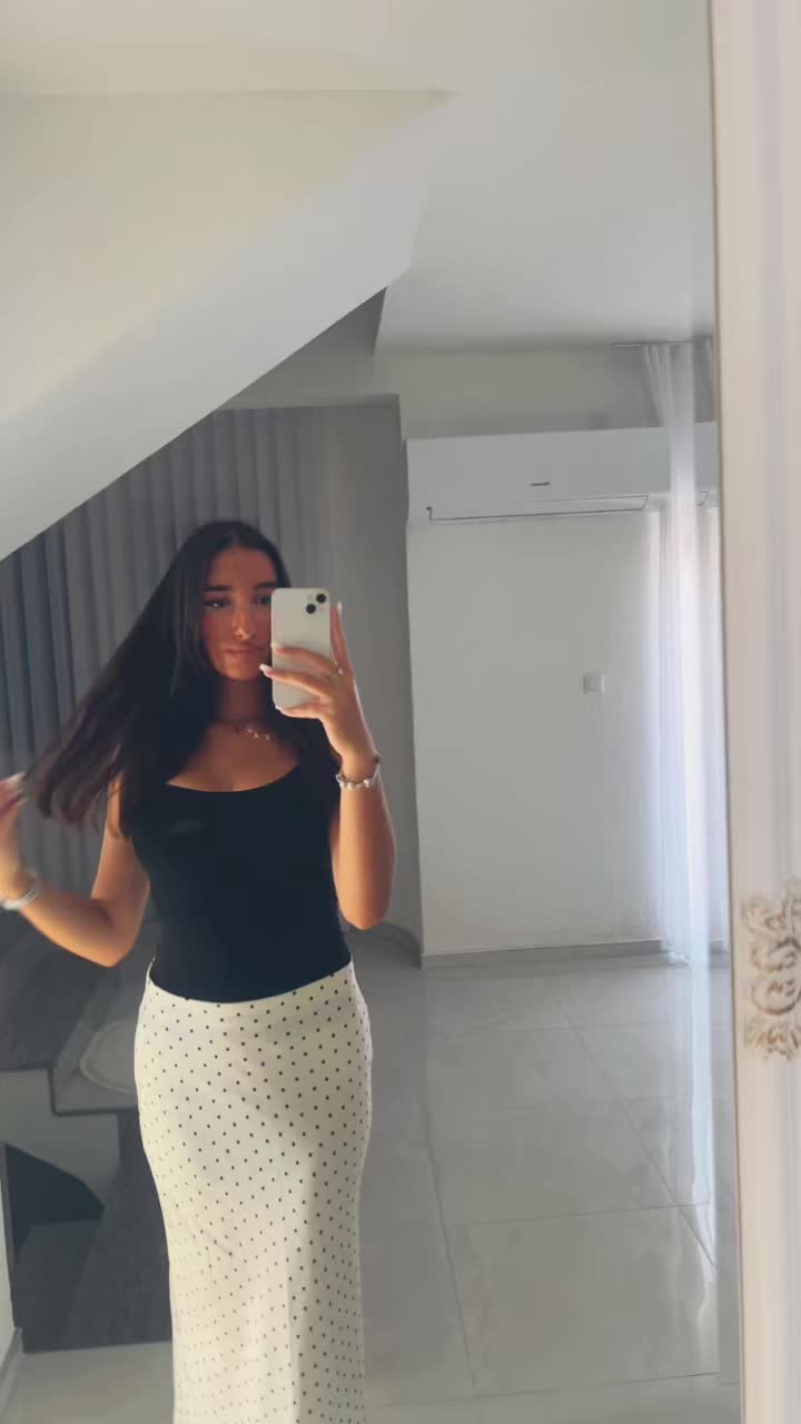 @sᴀʀᴀ