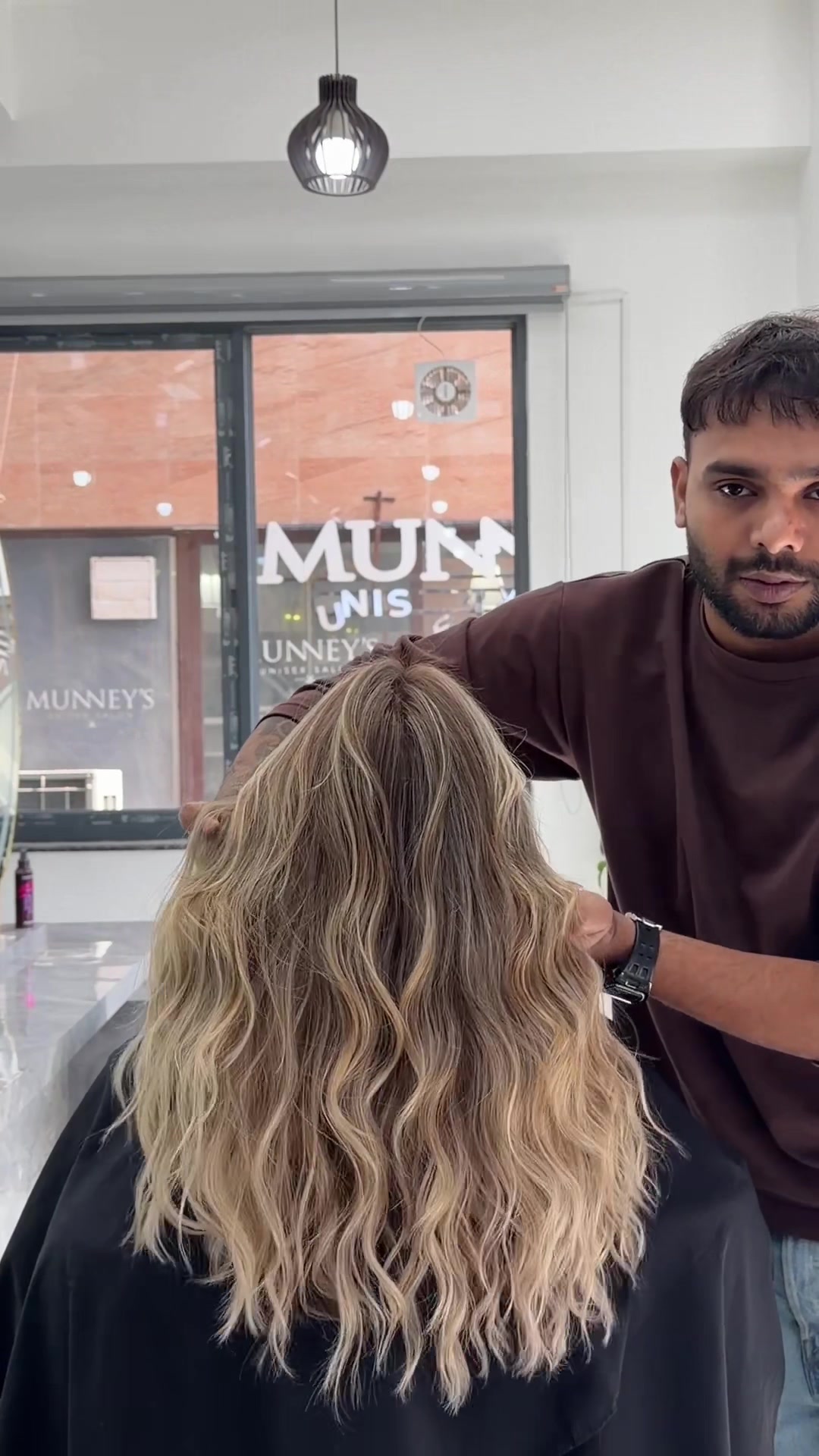 @Munney salon