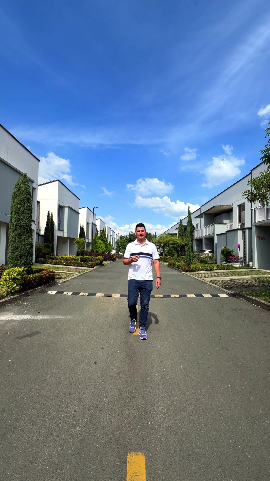 @Carlos D&aacute;vila bienes ra&iacute;ces