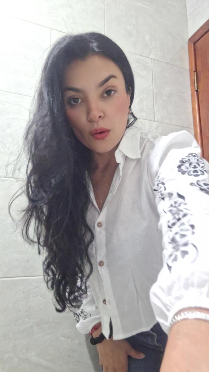 @Ana Cecibel González