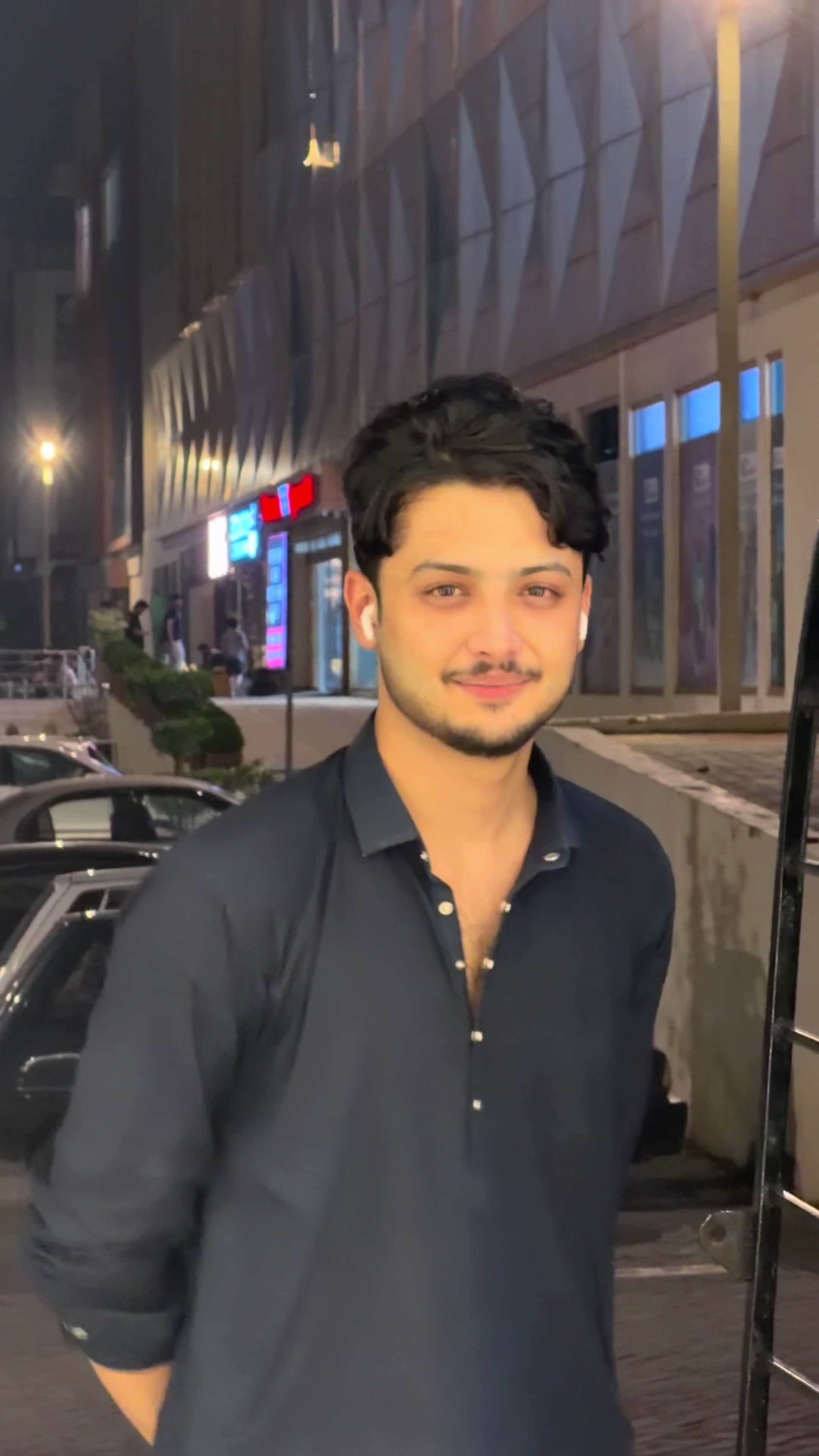 @Hussain_🫀