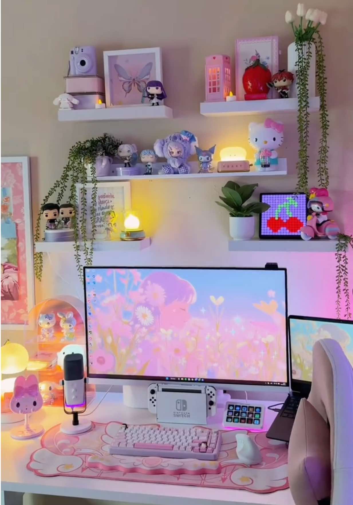 @Paola | Cozy Desk Setup