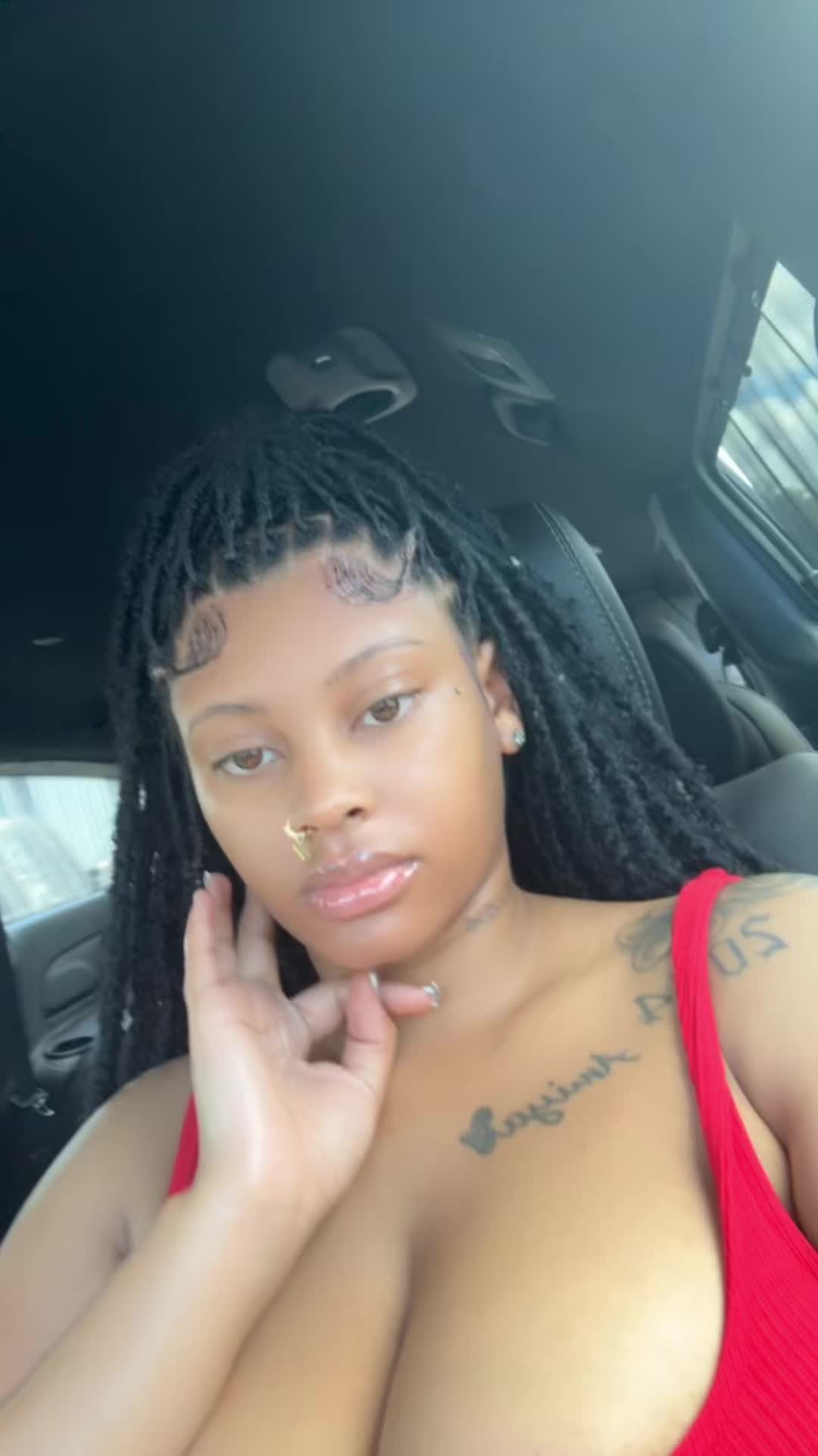 @Mari Tamar 🦋