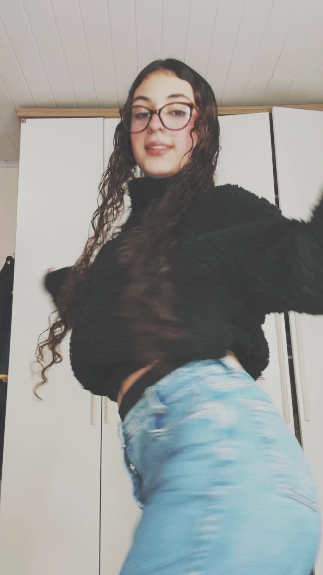 @Isadora.