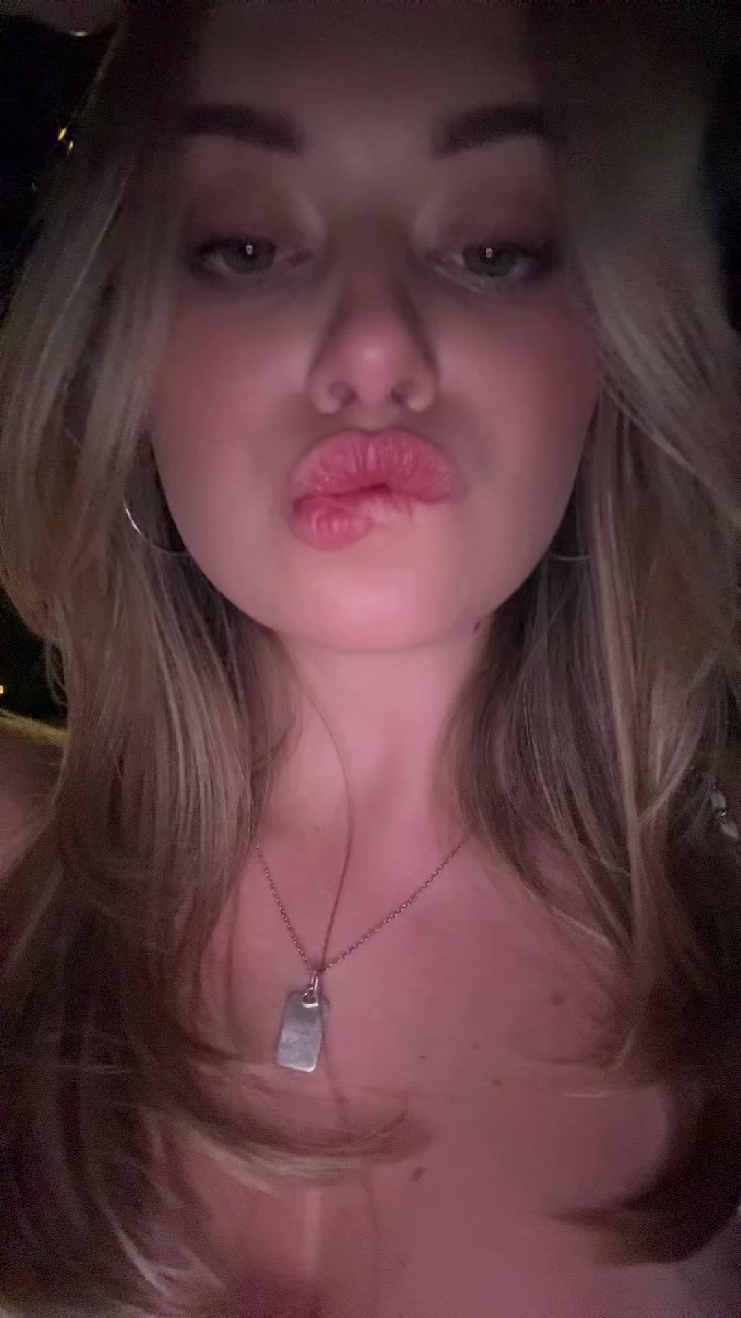 @𝑉𝑎𝑙𝑒𝑟𝑖𝑎 🐾