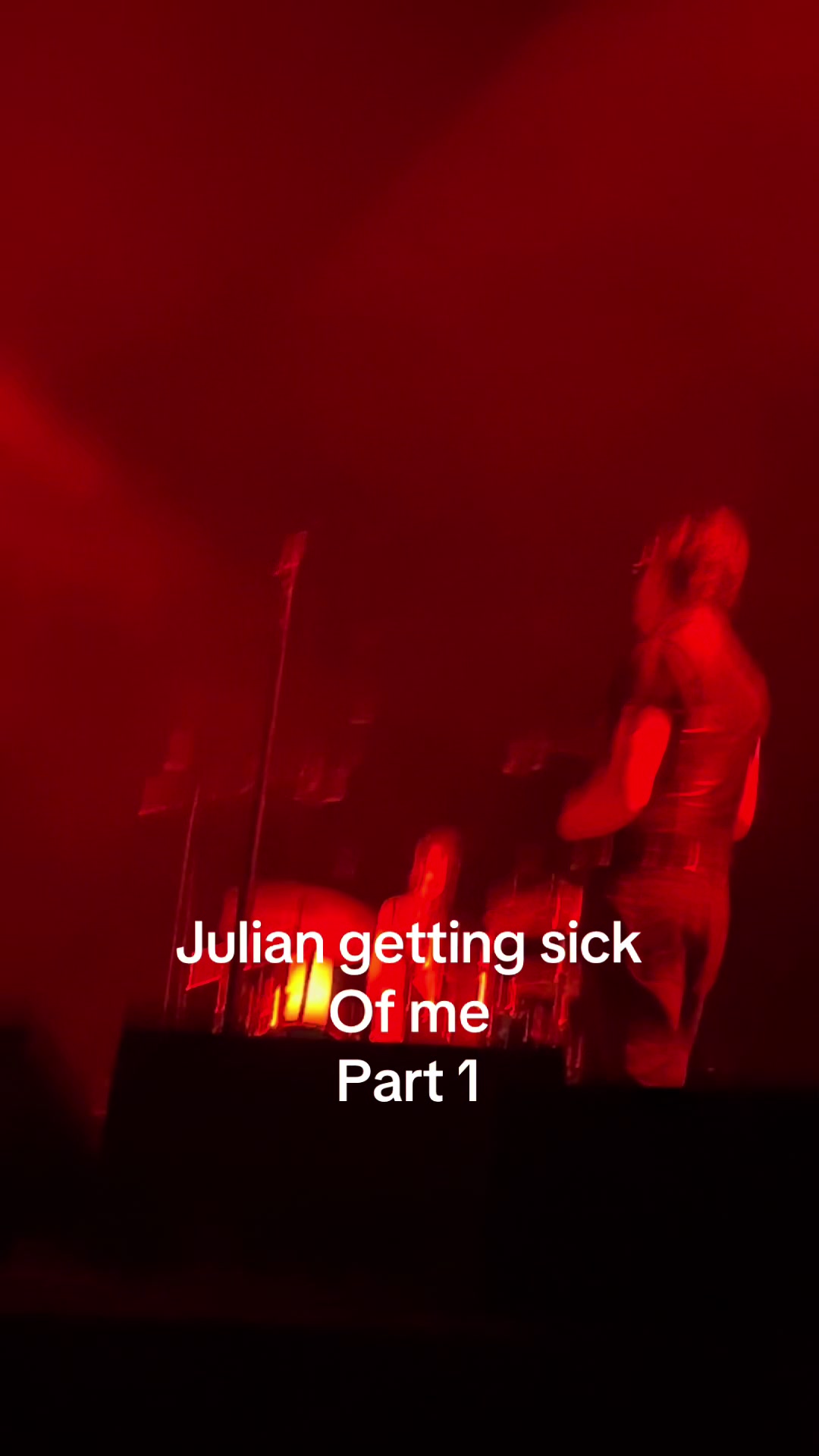@Julian Casablancas is hot 🥹✌️