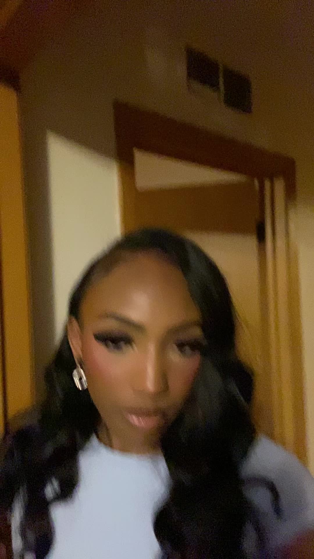 @…….