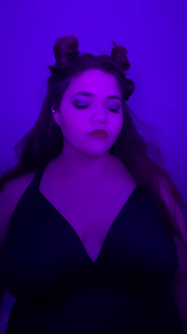@🎭 Erikka 💜