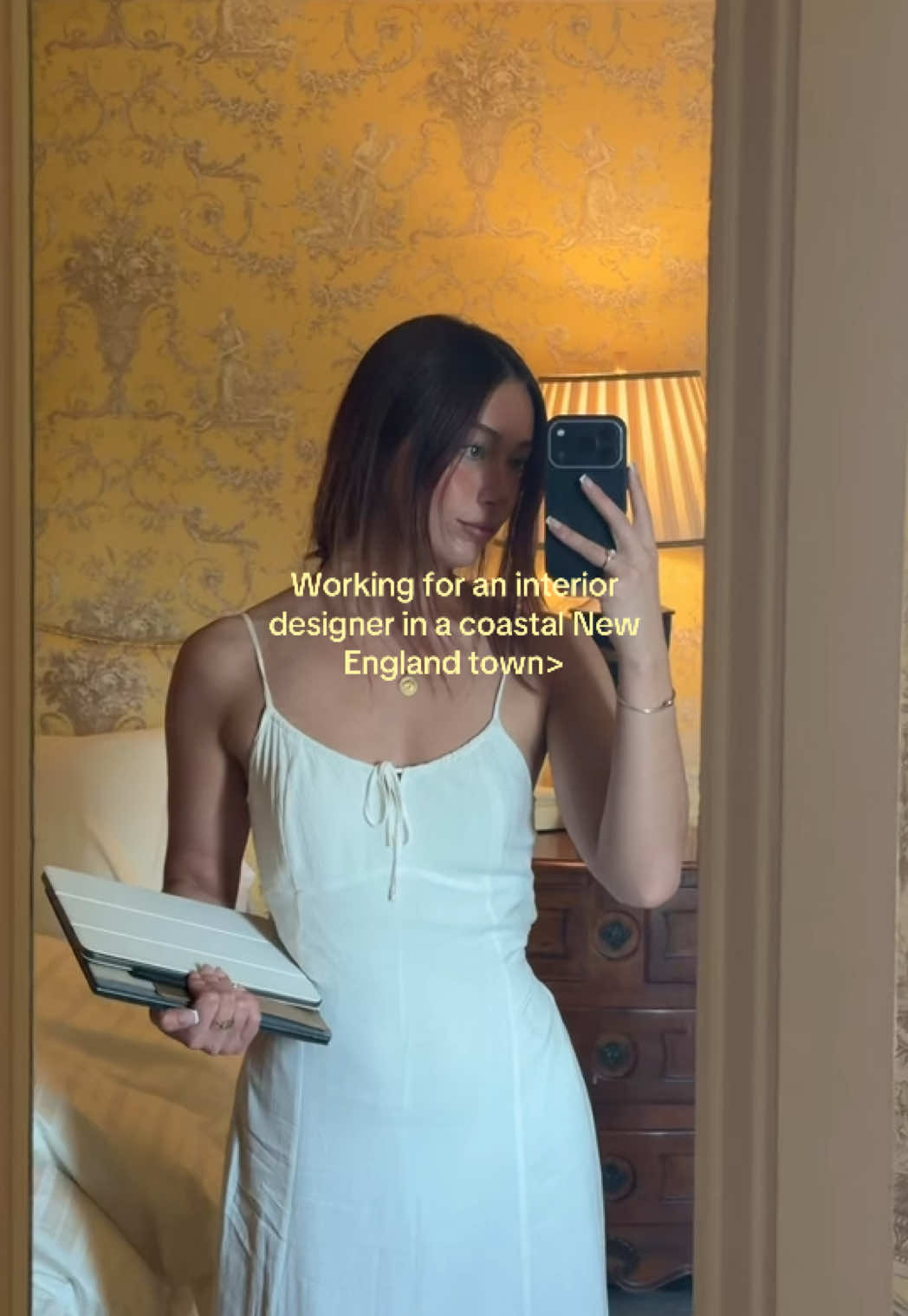 @janelleighbelly