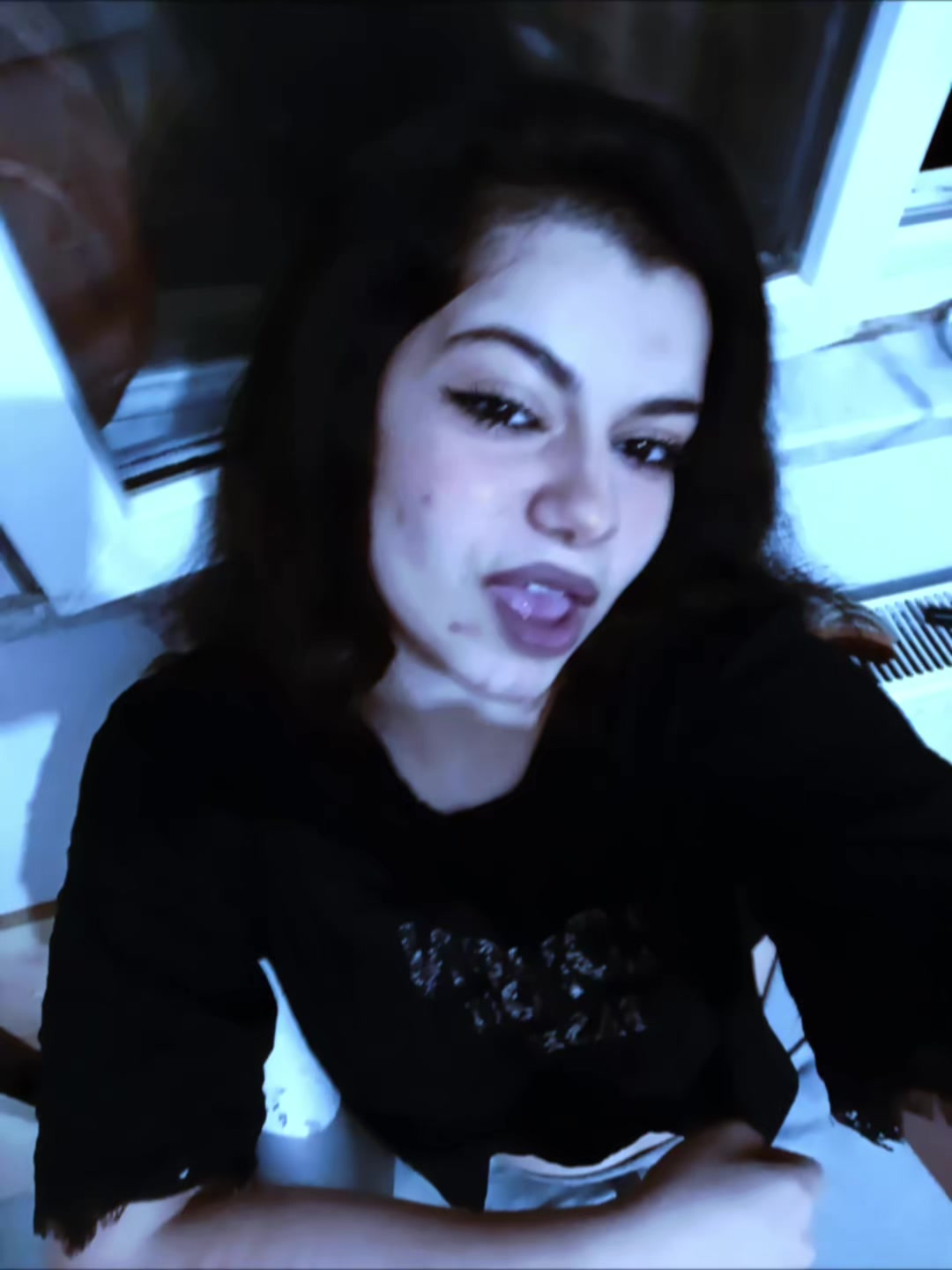 @Bella