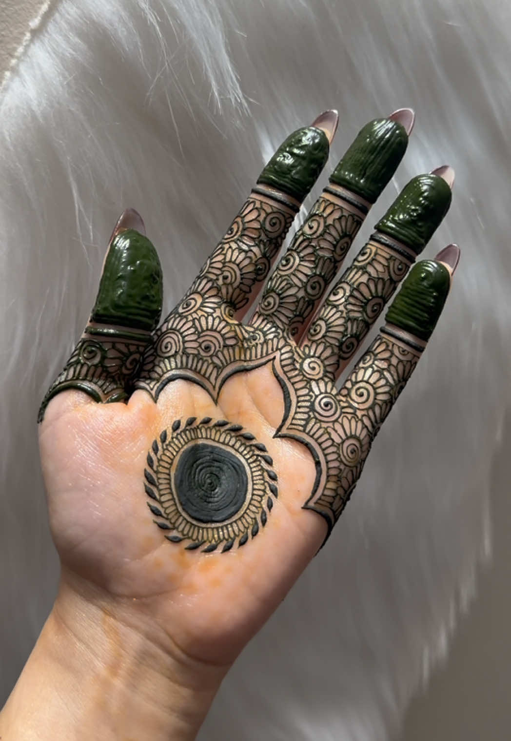 @charmsofmehandi