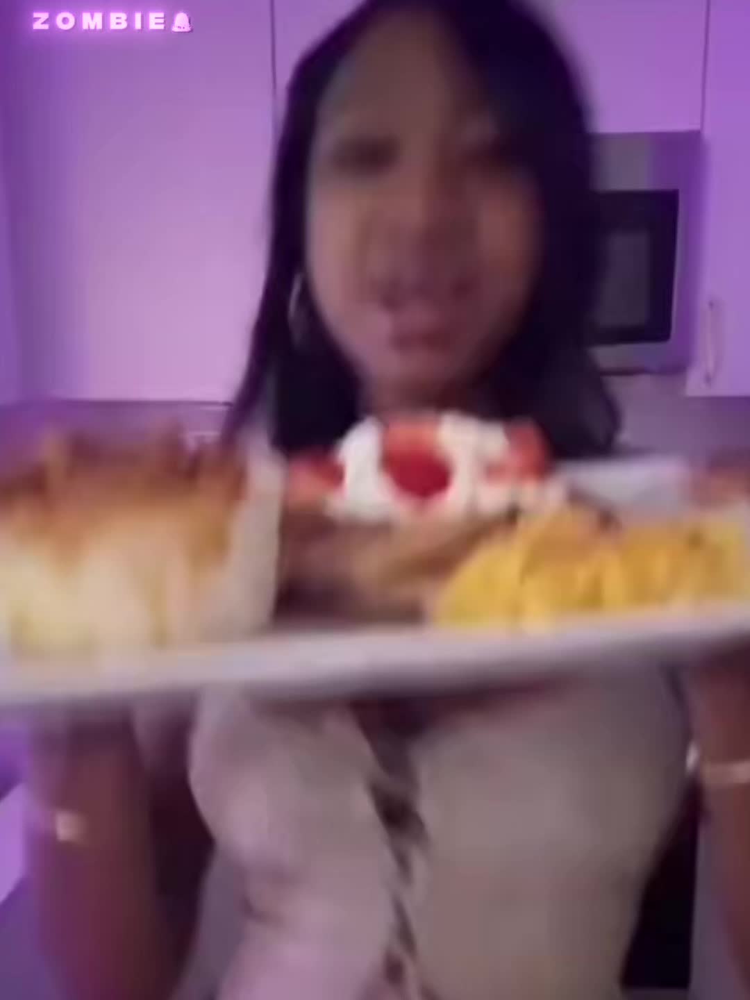 @𝓩𝖔𝖒𝖇𝖎𝖊🧟♀️
