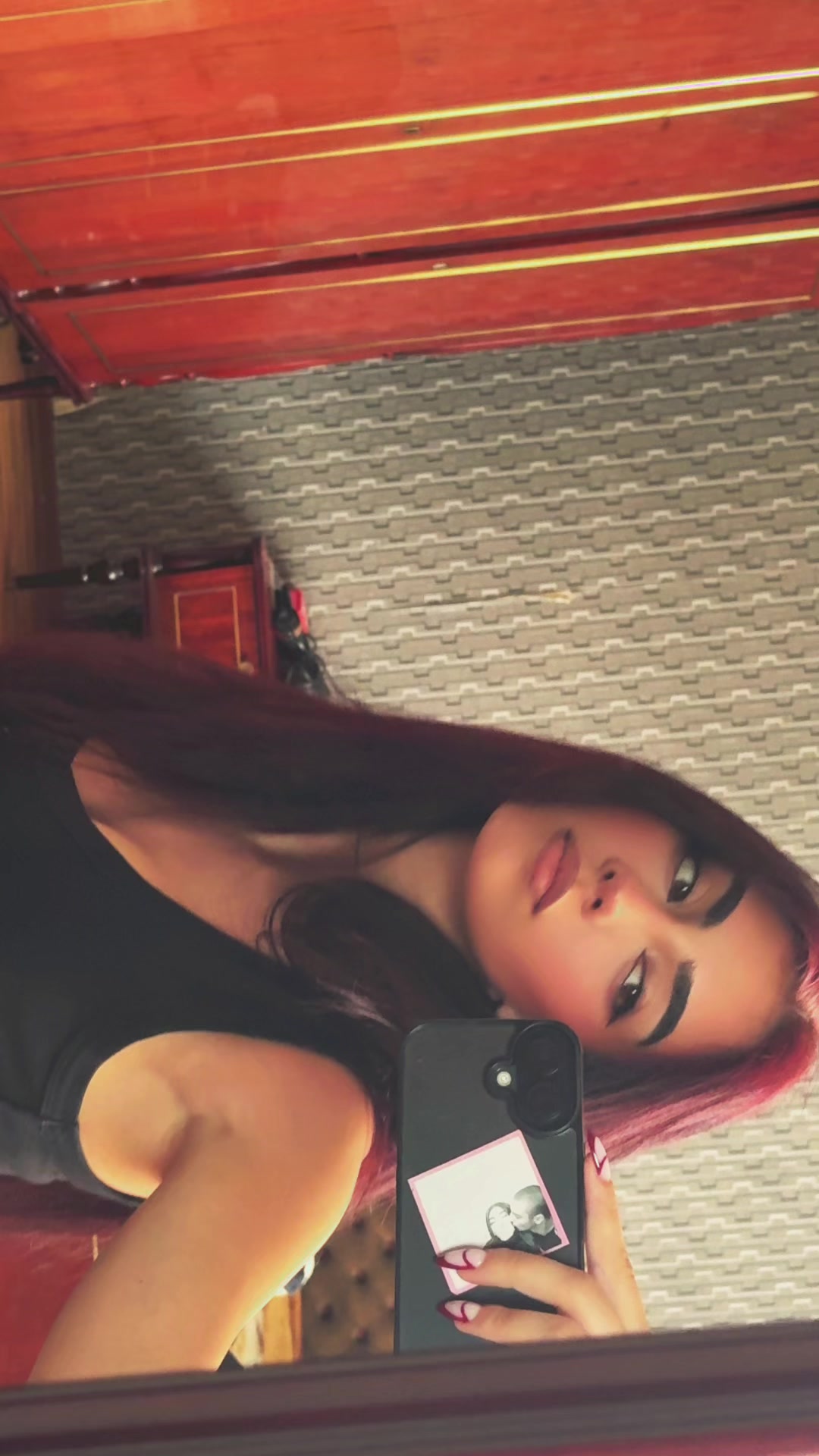 @ნია