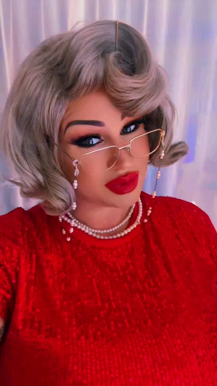 @talk2MrsClaus