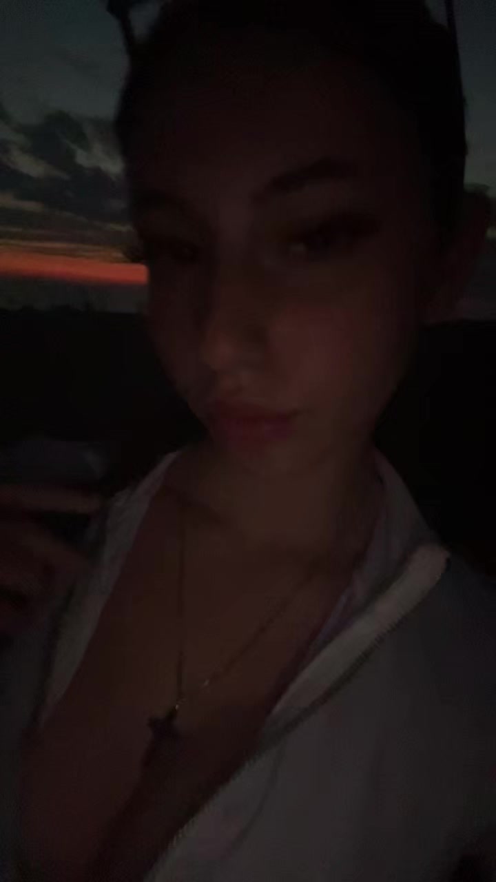@🫦