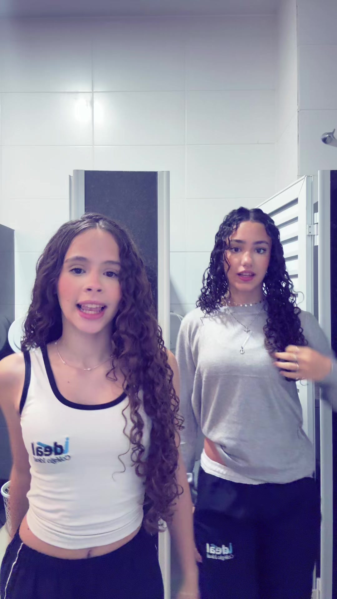 @Laís
