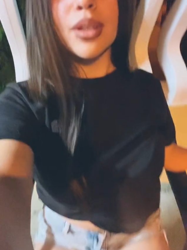 @𝐄