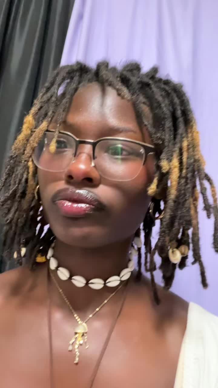 @🫶🏾