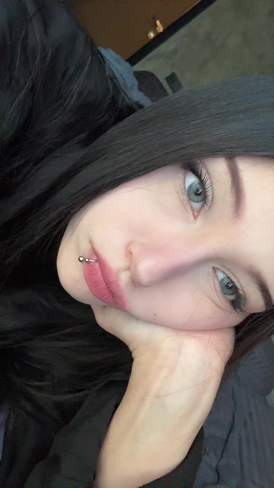 @уля линн