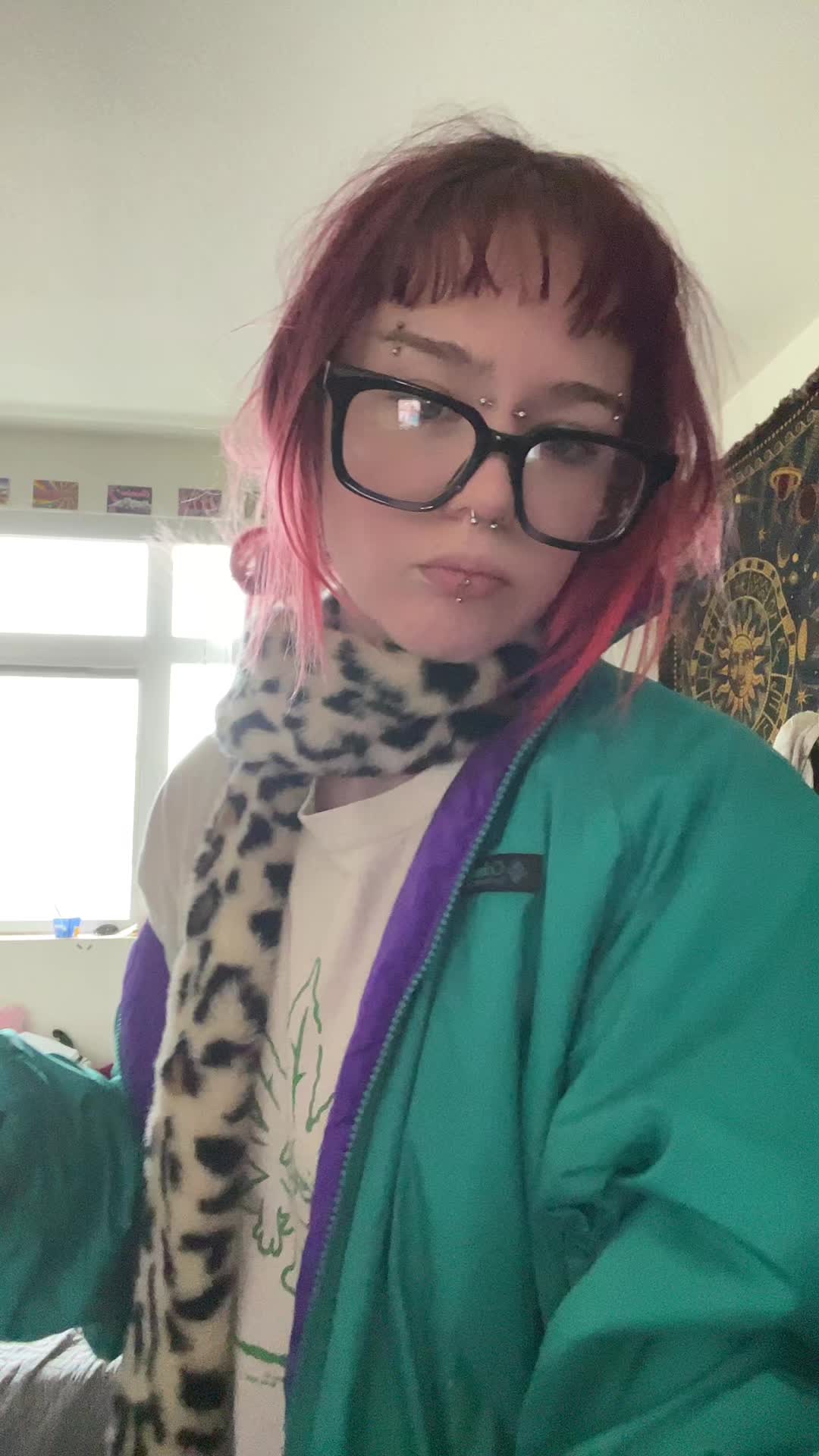 @z!