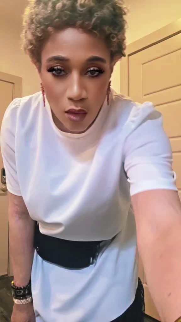 @Demi