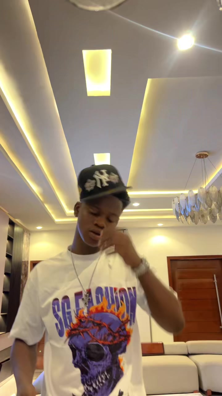 @Eizzyboi 💫AKOLADE 🌍