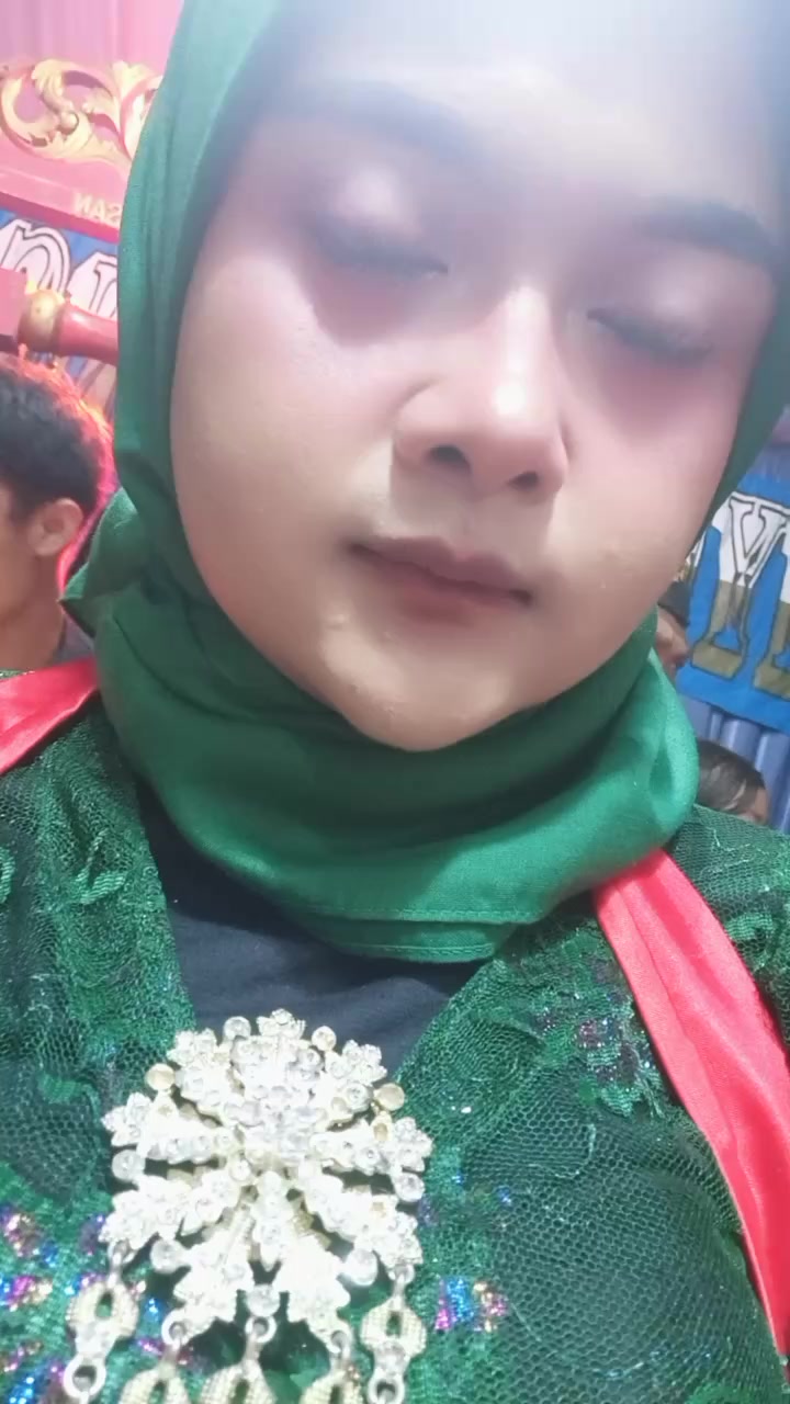 @LENI ALVIAN